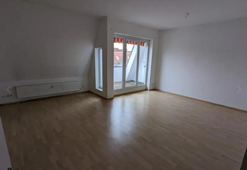 Helle 2-Zi-DG-Wohnung (5 OG ohne Fahrstuhl) mit Balkon & Markise in Baumschulenweg - ab 01.11.2026 — photo 1